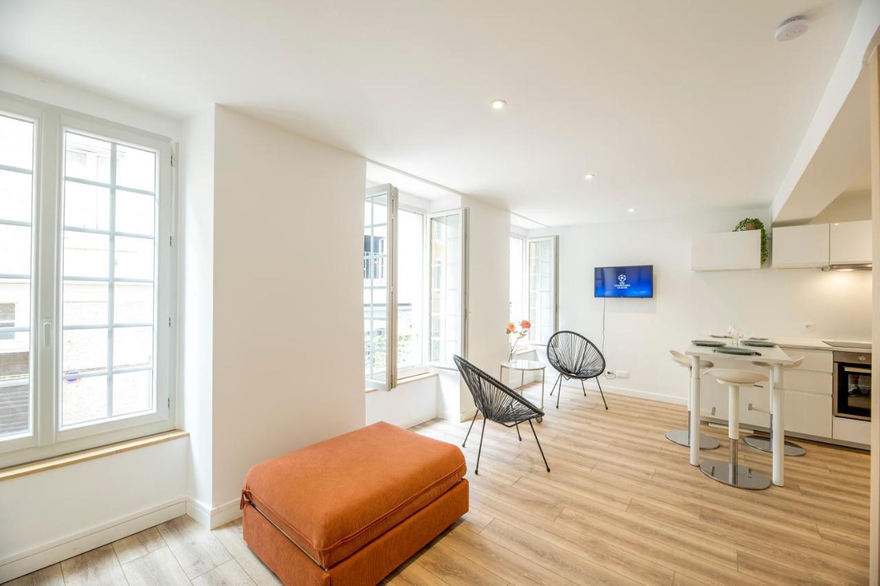 Quartier Du Chateau, Superbe Appartement Avec Parking Pau Exterior photo